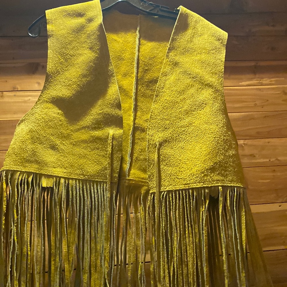 Medium fringe vest